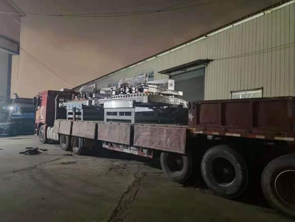 2400型數(shù)控三刀切割機(jī)