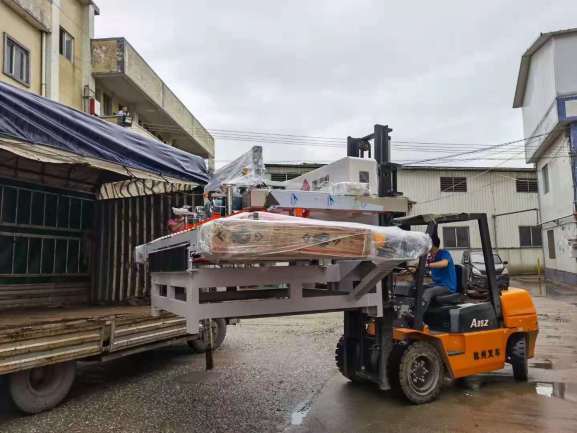 全自動2400型巖板數控三刀切割機